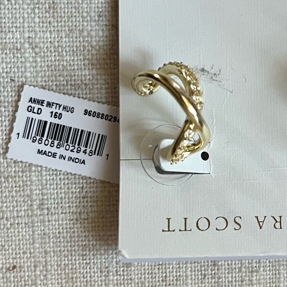 NWT Kendra Scott Annie White Crystal Gold Infinity Huggie Earrings - Picture 5 of 5